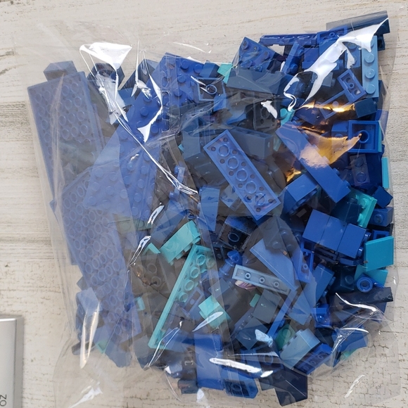 Lego mixed size shades of blue bricks bag 10.7 ounces - Picture 3 of 3